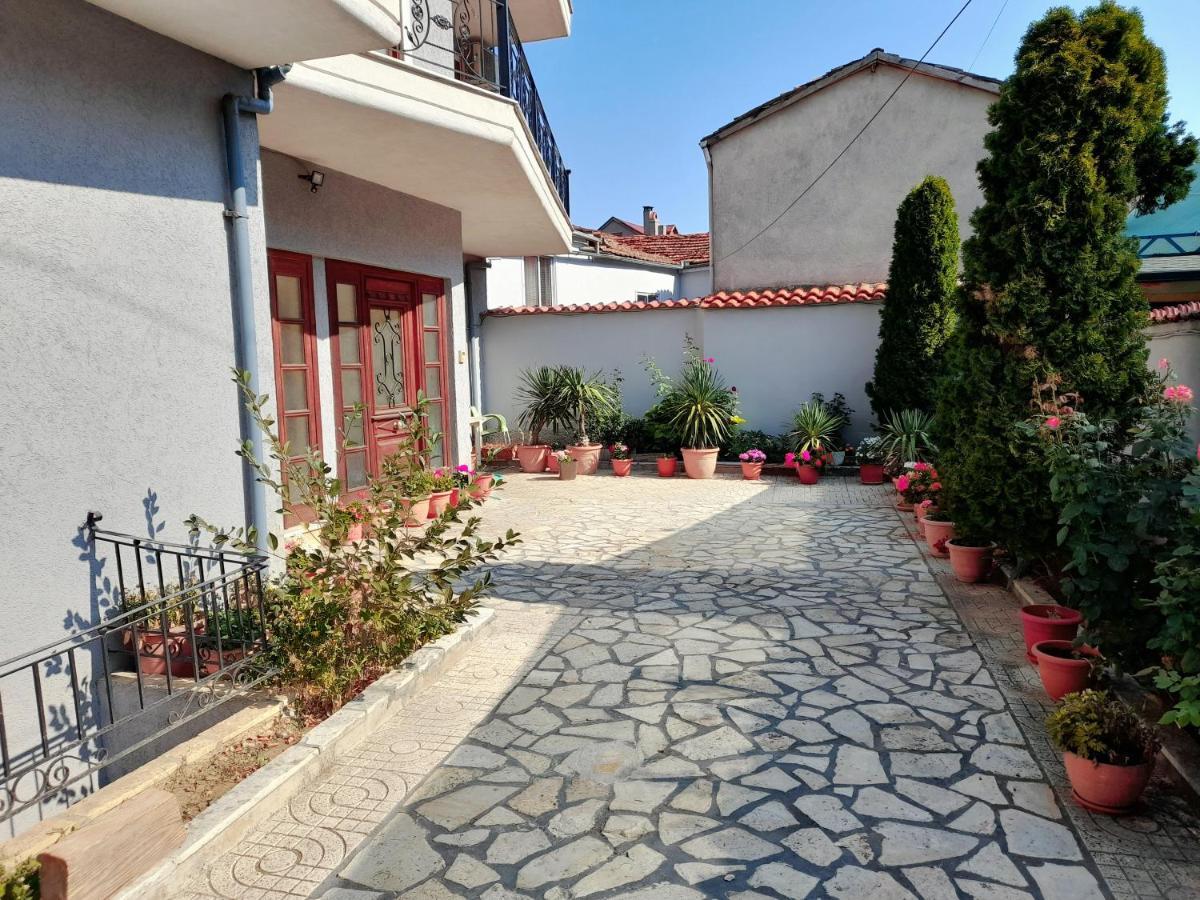 Oda Guest House Korce Exterior foto