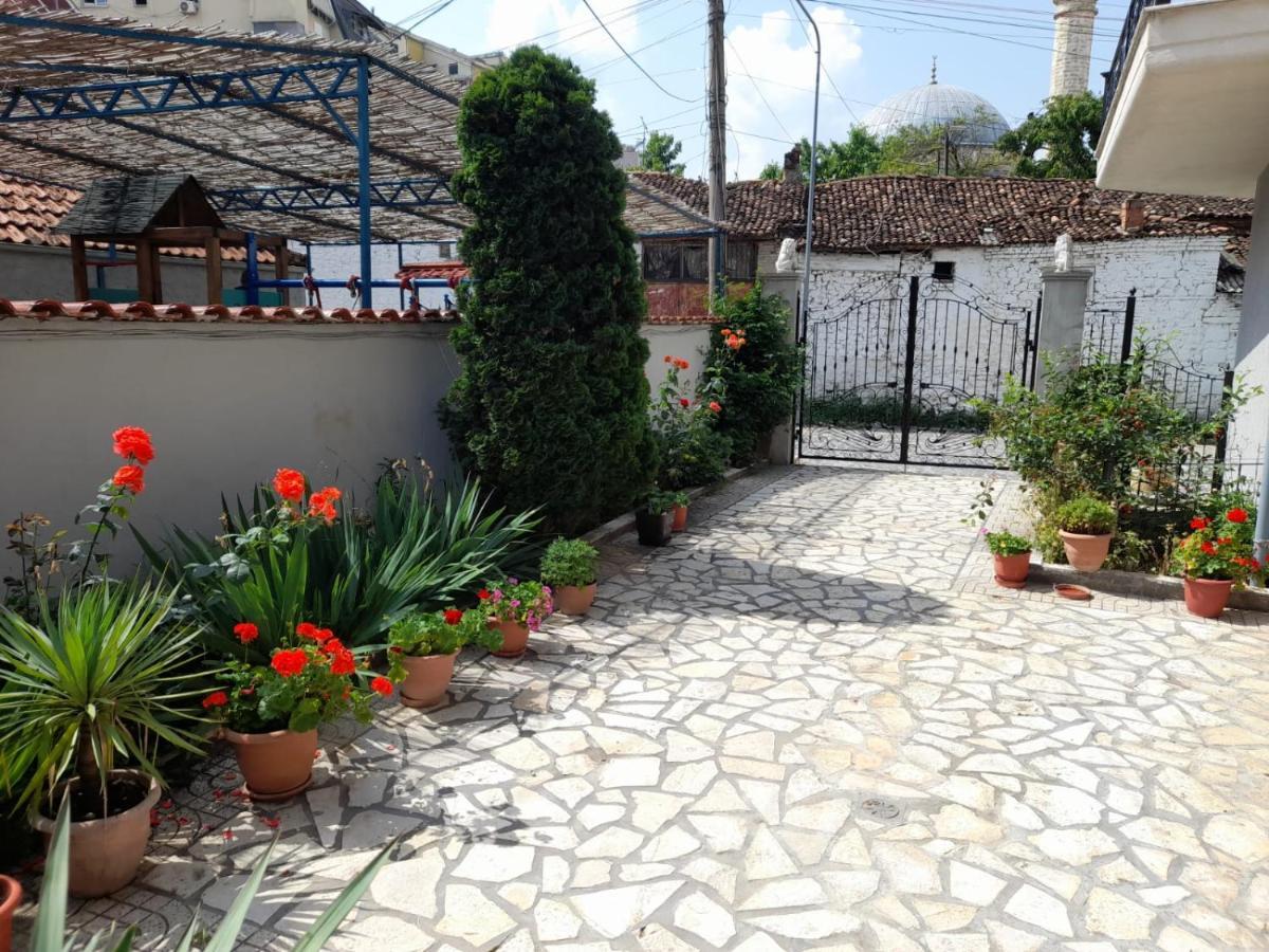 Oda Guest House Korce Exterior foto